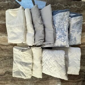 Pre-Owned Lot of 10 Standard & King Size Pillow Cases, Gray/White/Blue/Beige